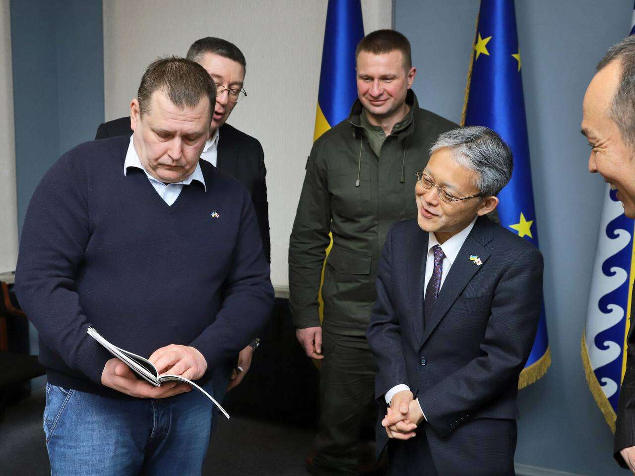 Дніпро отримало від Японії дві пересувні аварійно-ремонтні майстерні, - Філатов
До Дніпра з офіційним візитом прибув Надзвичайний і Повноважний Посол Японії в Україні — Масаші Накаґоме — та зустрівся із…