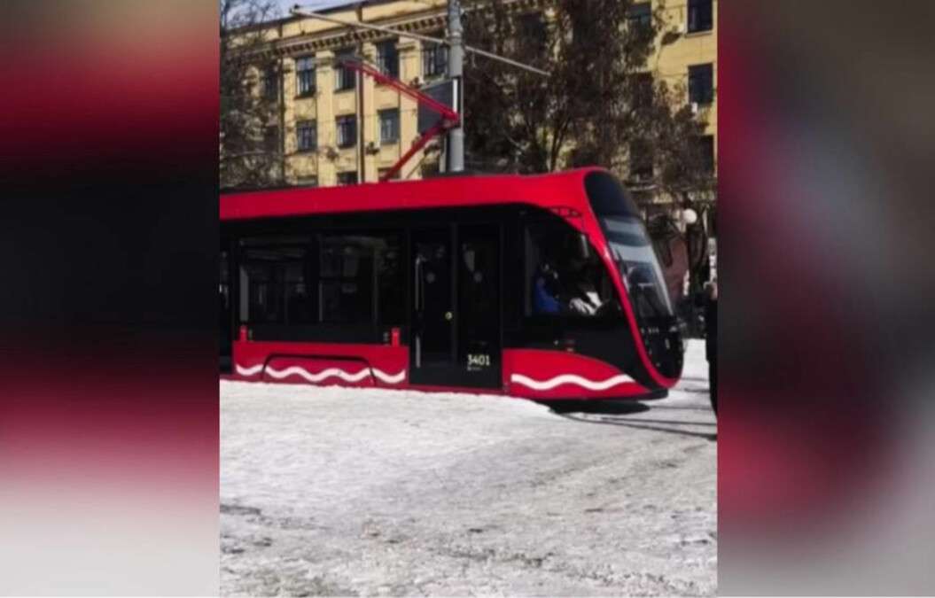 В Днепре готовят к выходу на маршрут новый низкопольный трамвай: Борис Филатов рассказал подробности
