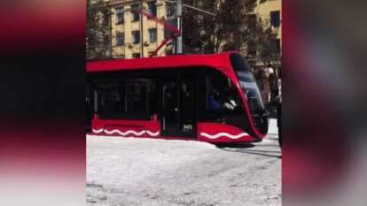 В Днепре готовят к выходу на маршрут новый низкопольный трамвай: Борис Филатов рассказал подробности