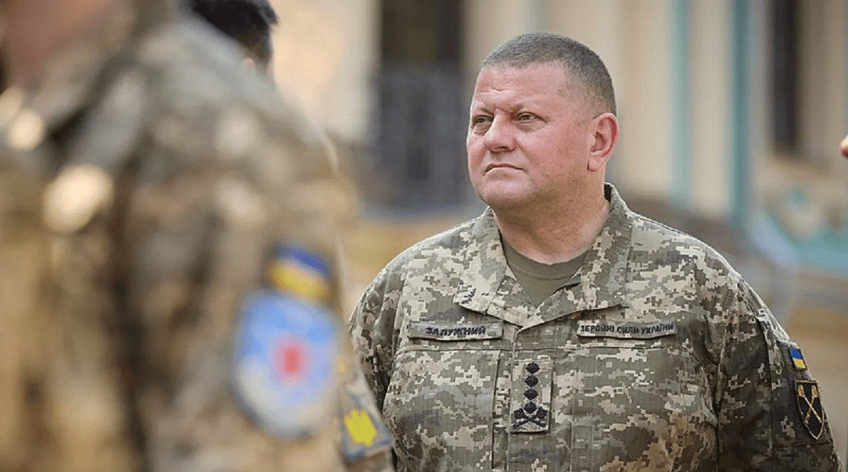 Залужний лідирує в рейтингу довіри українців, Зеленський на четвертому місці – соцопитування
Надзвичайний та повноважний посол України у Великій Британії, колишній головнокомандувач ЗСУ Валерій Залужний очолив рейтинг довіри українців до публічних о
