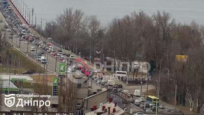 Масштабная пробка по просп. Слобожанскому образовалась утром 4 марта: что известно