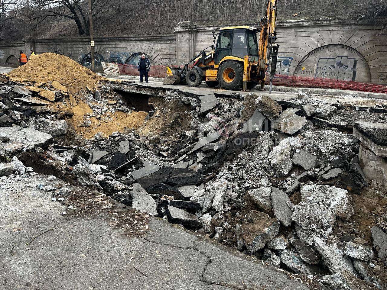 Провалля на Пастера ліквідовують: як просуваються роботи та коли завершаться - подробиці