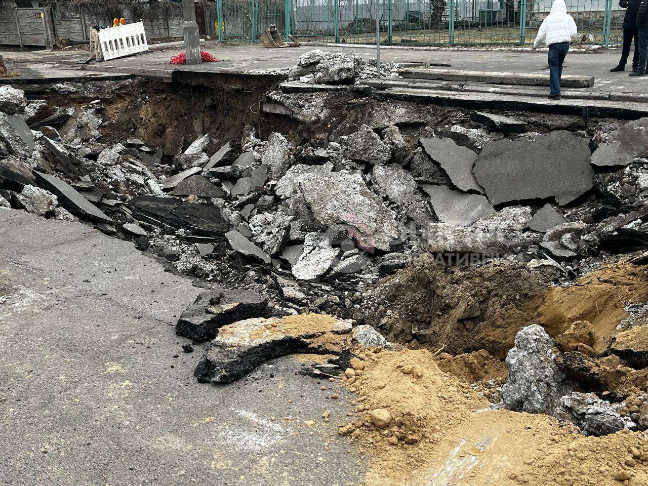 Провалля на Пастера ліквідовують: як просуваються роботи та коли завершаться - подробиці