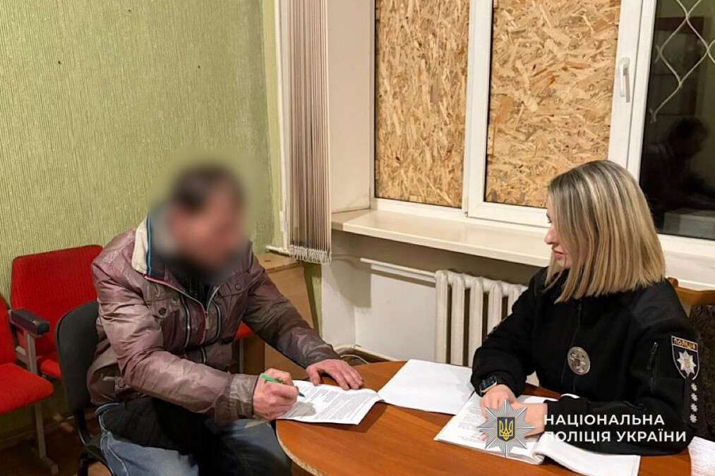 На Дніпропетровщині знайшли тіло чоловіка з ножовим пораненням: вбивцю вже затримали