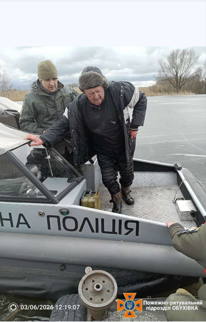 Під Дніпром рятували рибалку, який провалився під кригу
