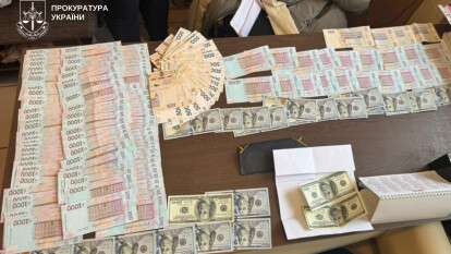 4,5 тисячі доларів за “інвалідність”: на Дніпропетровщині викрили трьох працівників лікарні