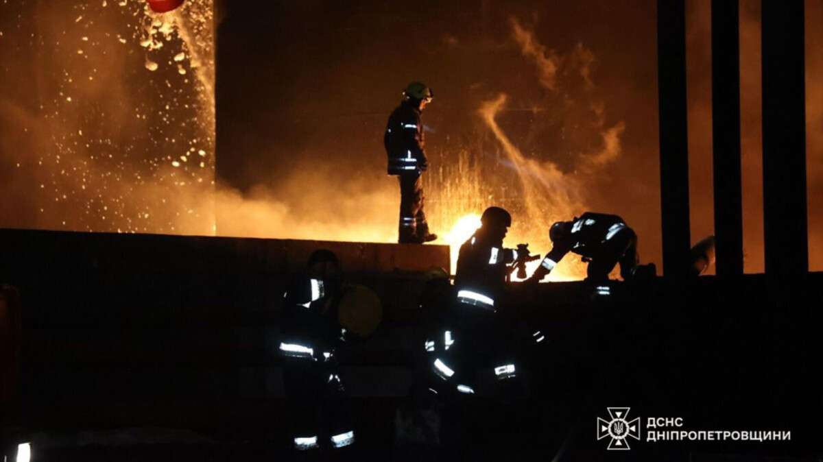 Атаки на Дніпропетровщину 7 березня: виникла масштабна пожежа, є загиблий та постраждала