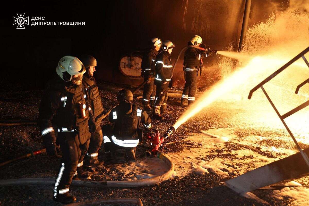 Атаки на Днепропетровщину 7 марта: возник масштабный пожар, есть погибший и пострадавшая