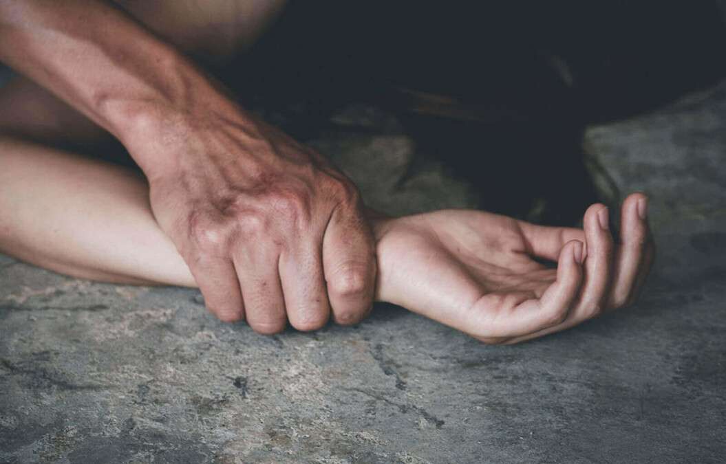 Вибив двері та напав уночі: на Дніпропетровщині затримали підозрюваного у зґвалтуванні жінки