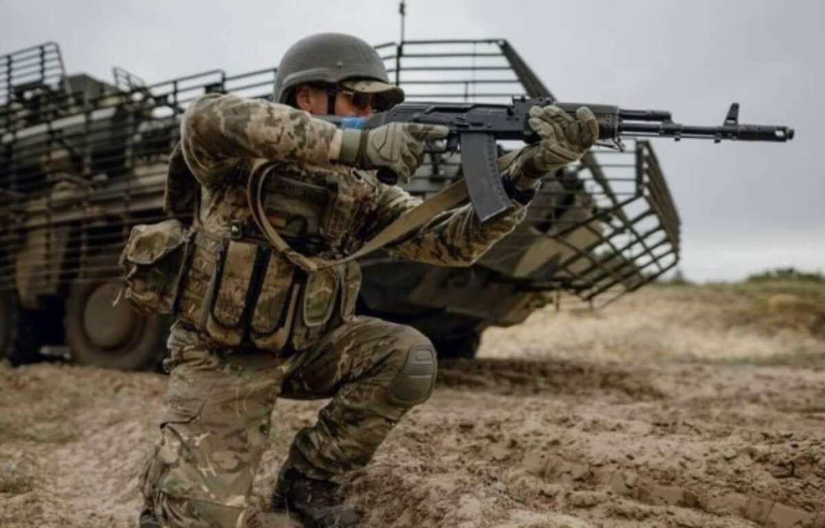 Звільнена майже вся територія Дніпропетровської області: у Генштабі розповіли про результати операції
Українські військові проводять сплановану наступальну операцію на Олександрівському напрямку, у межах якої вже вдалося звільнити майже всю територі