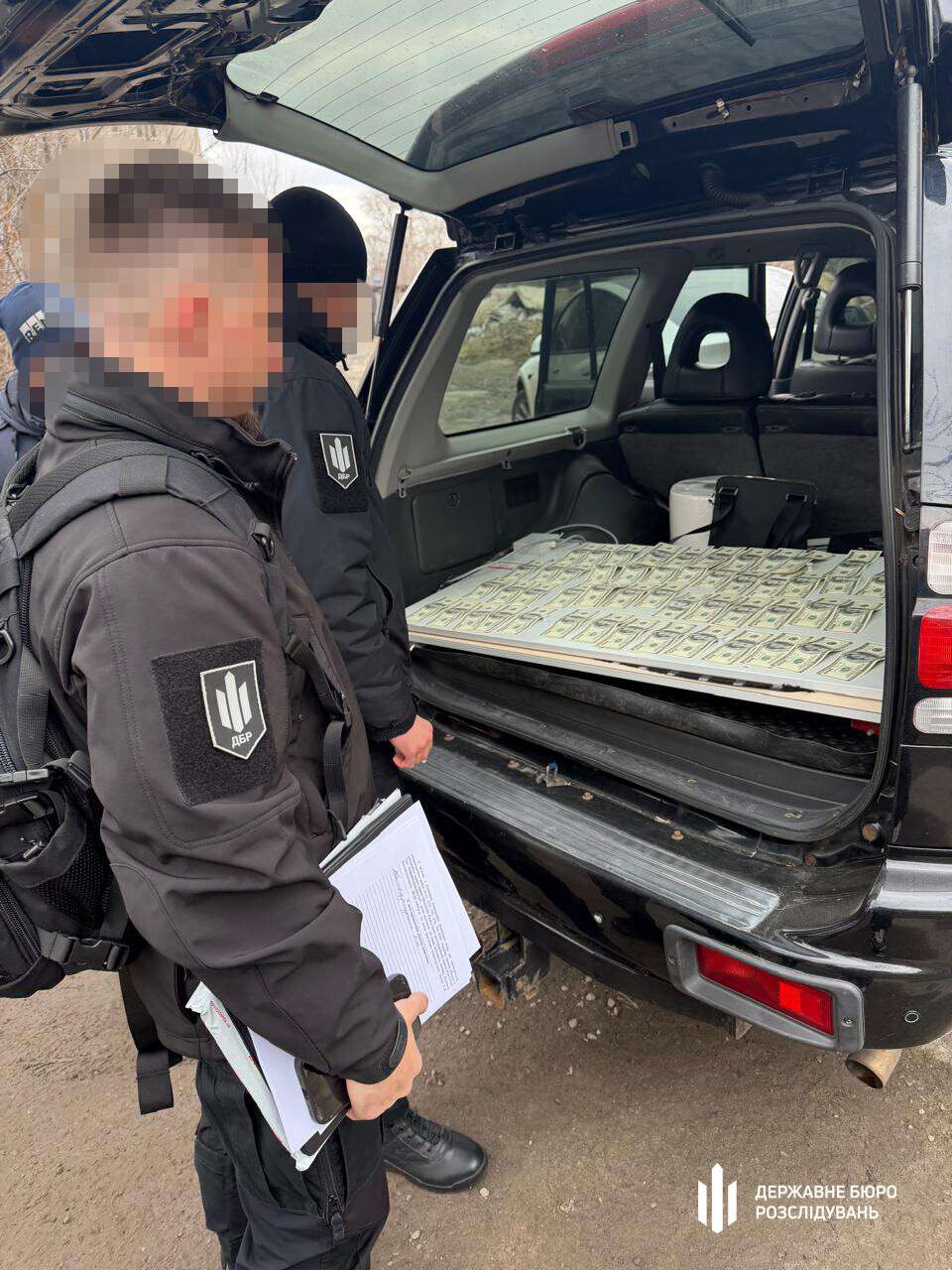 Колишня військова лікарка в Дніпрі продавала фіктивні довідки для військовозобов'язаних
У Дніпрі правоохоронці викрили схему ухилення від мобілізації через підроблення медичних документів. За даними Державного бюро розслідувань, її організувала коли