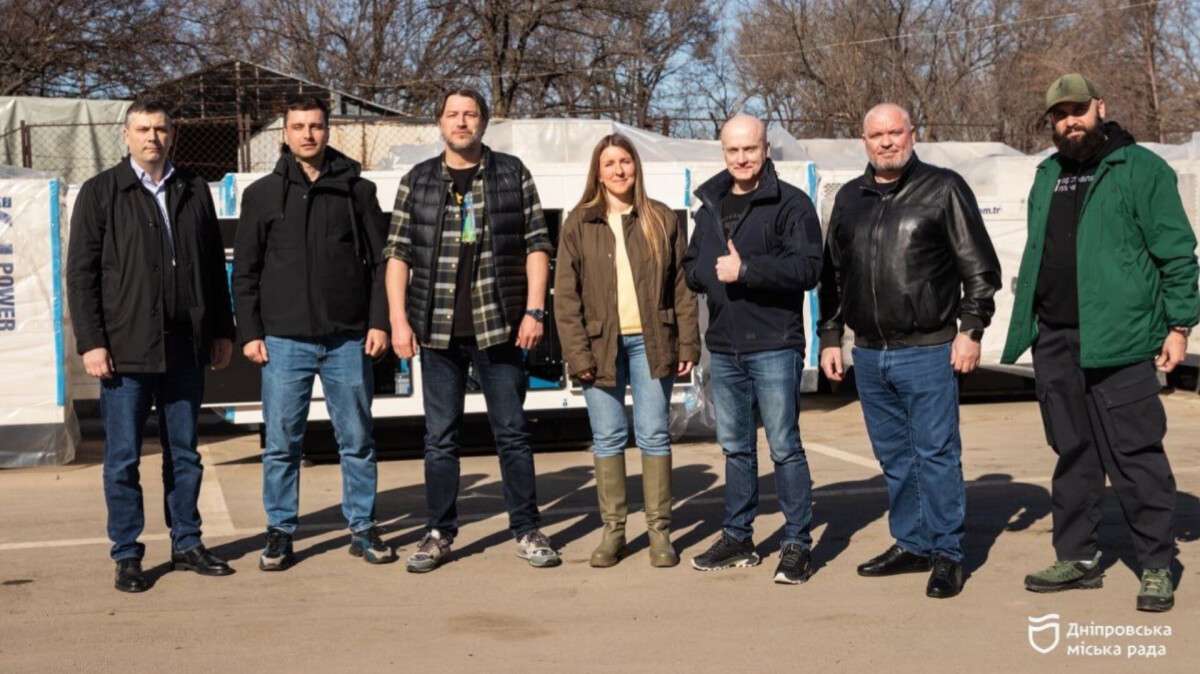 Днепр получил помощь от Гуманитарного фонда Притулы: 36 генераторов для котельных