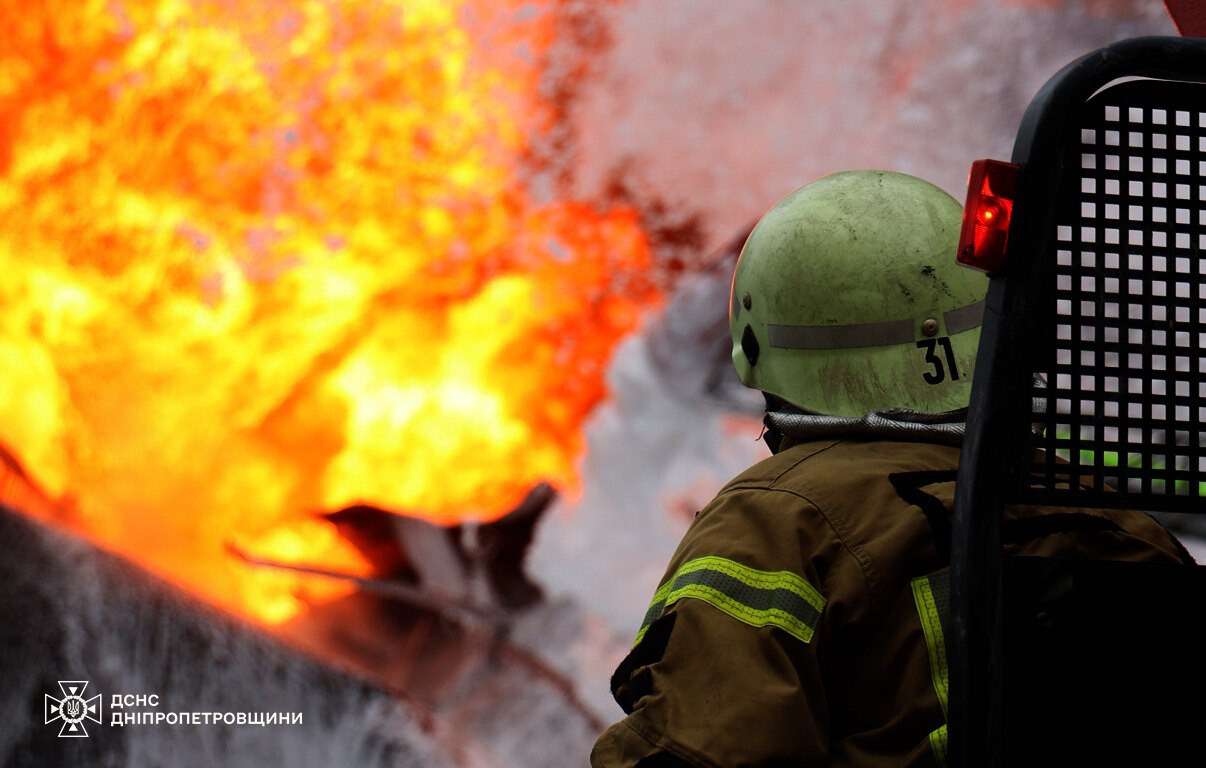 Масштабну пожежу в Самарівському районі після атаки рф гасили понад 4 доби