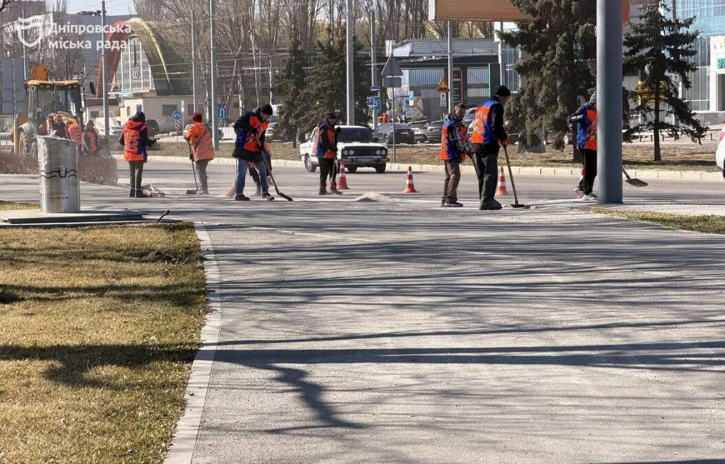 Уборка дорог в Днепре
