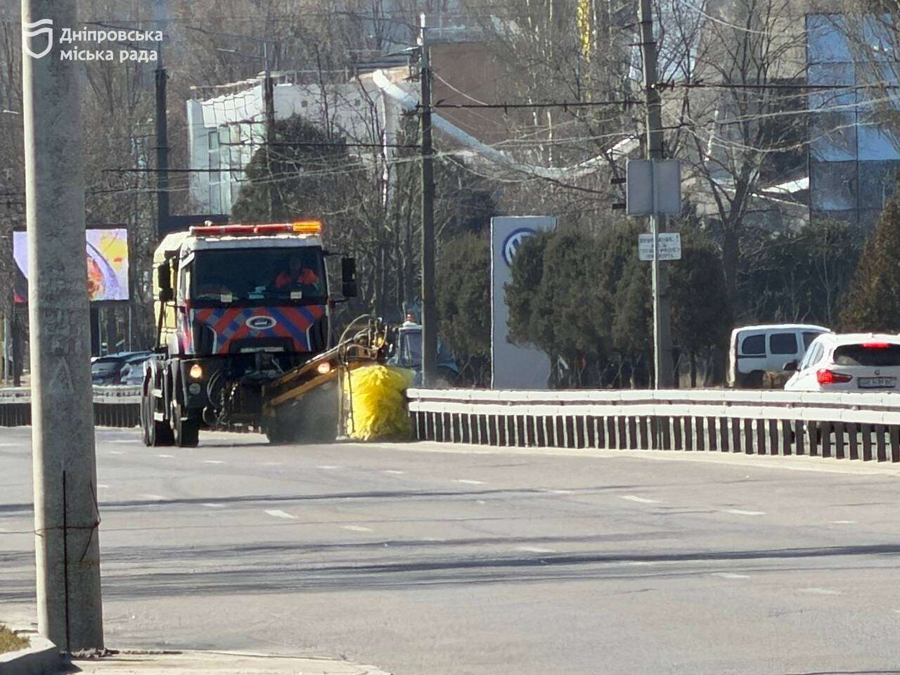 Уборка дорог в Днепре
