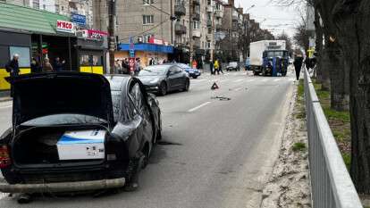 ДТП на Робочій 24 березня: зіткнулися Mercedes та Volkswagen, постраждав пішохід