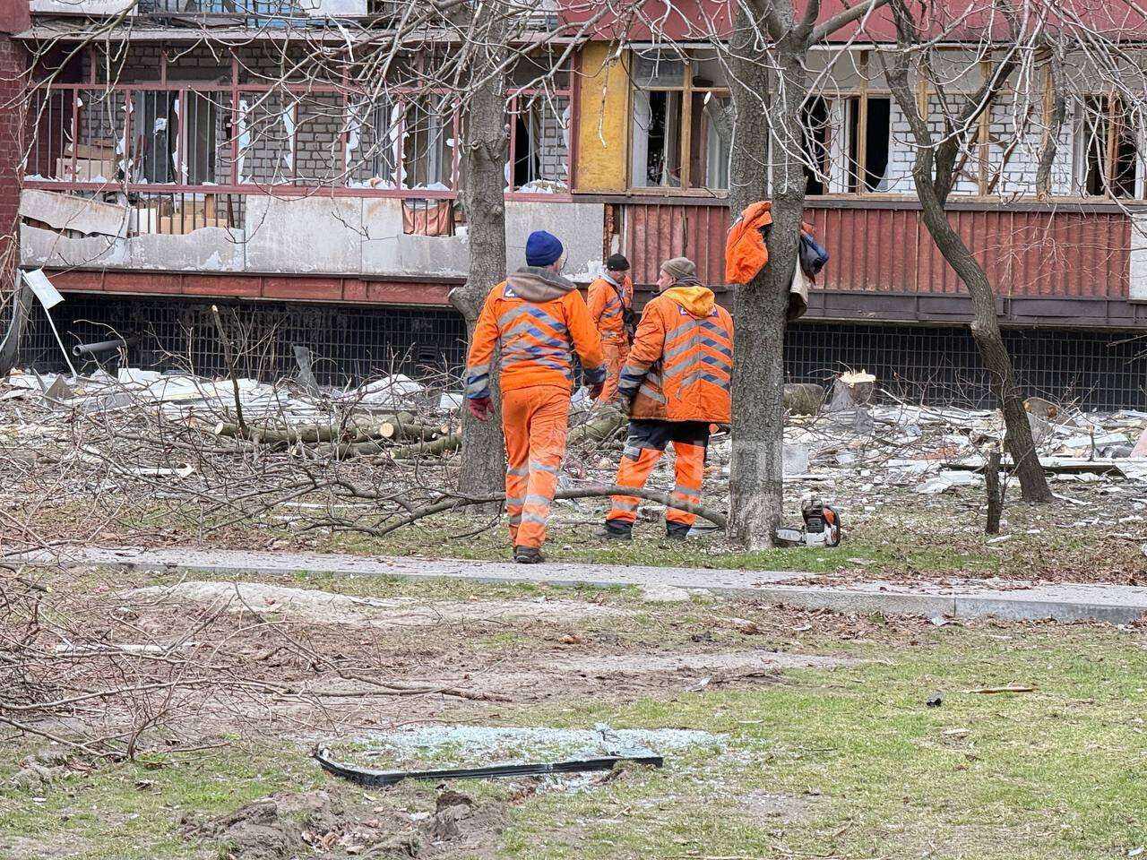 Атака на Днепр 24.03: что происходит на месте попадания &mdash; фото