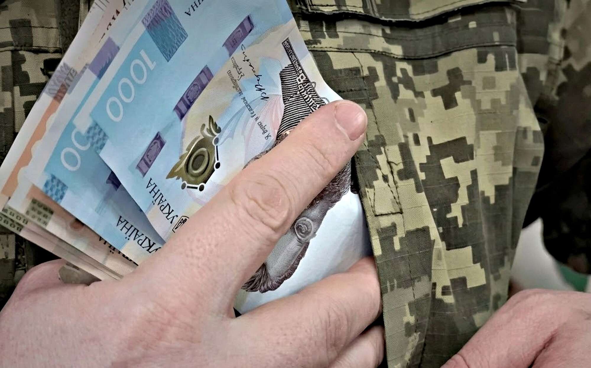 Скільки заробляють працівники ТЦК: зарплати під час війни
Зарплати працівників ТЦК і СП можуть суттєво відрізнятися: хтось отримує понад 40 тисяч гривень, а хтось – у кілька разів…
