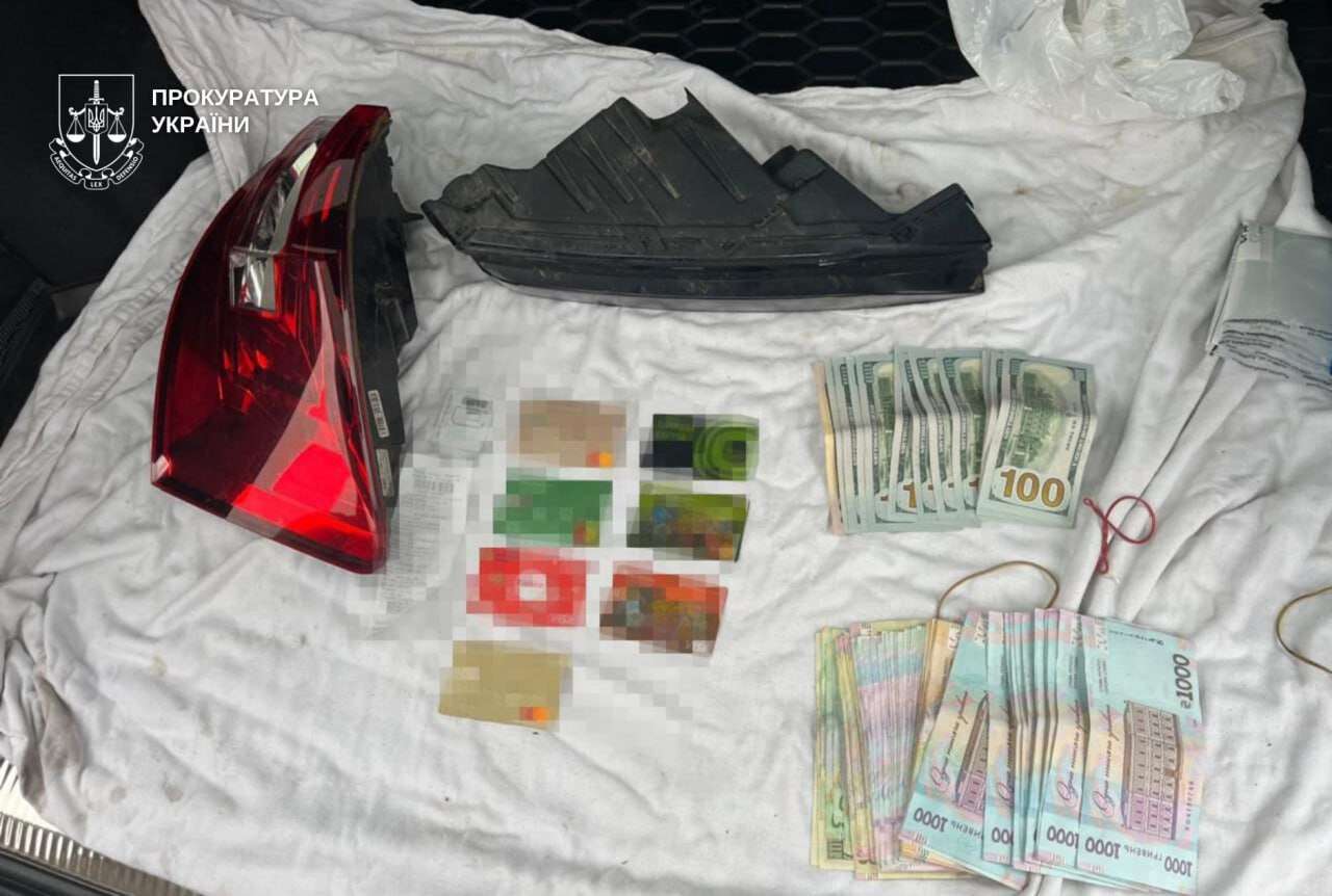 Серии краж из авто в Днепре: подозреваемых поймали