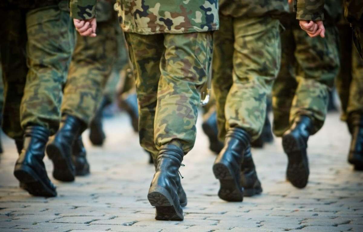 Чи зможуть дніпряни без військового досвіду працювати на державній службі: нові правила для чоловіків
В Україні змінюють правила вступу на державну службу, зокрема щодо вимог до кандидатів. Які нововведення передбачає закон – розповість «Дніпро…