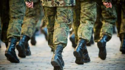 Чи зможуть дніпряни без військового досвіду працювати на державній службі: нові правила для чоловіків