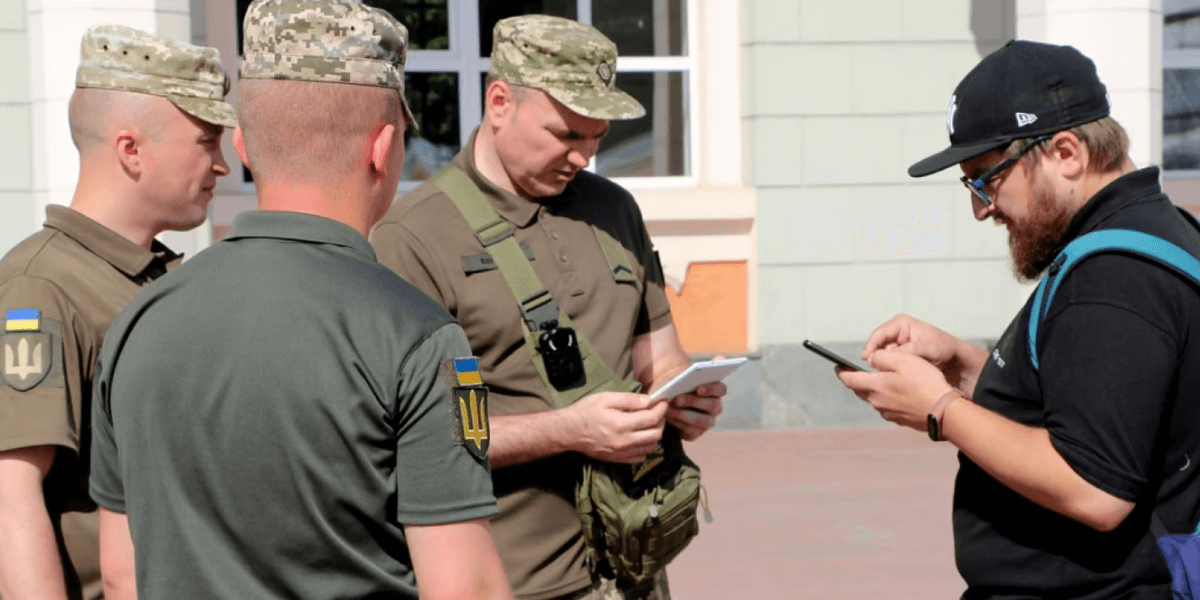Як дніпрянам поскаржитися на дії ТЦК: куди звертатися, якщо ваші права порушують