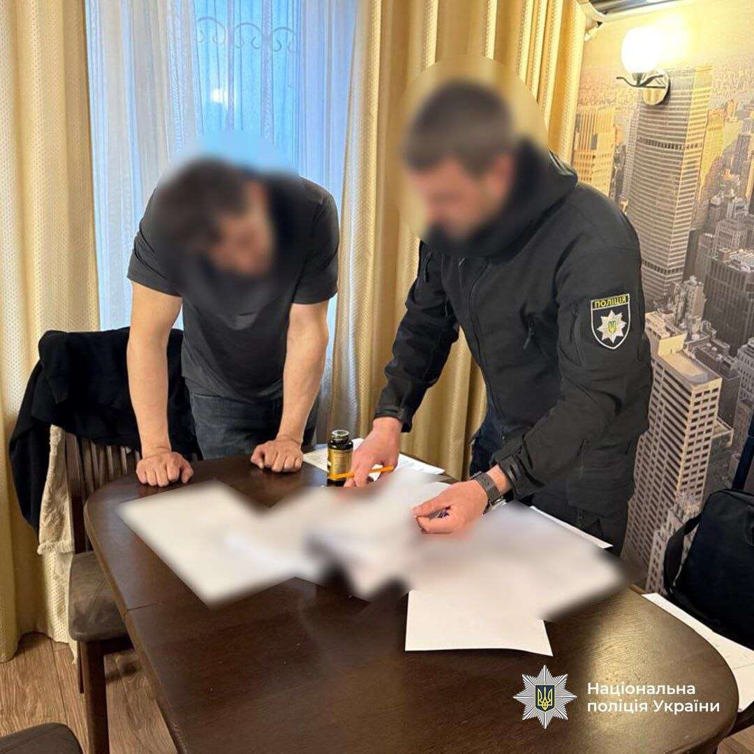 Перевипускали SIM-картки і чистили рахунки: на Дніпропетровщині накрили банду аферистів