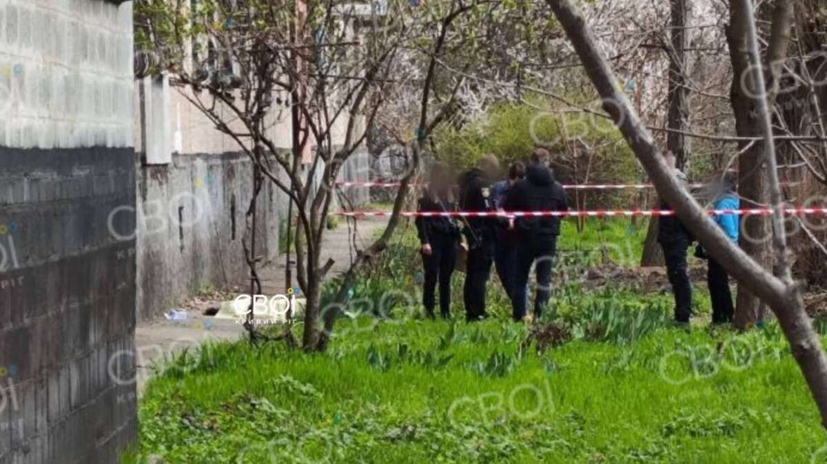 Труп біля багатоповерхівки на Дніпропетровщині 04.04.2026