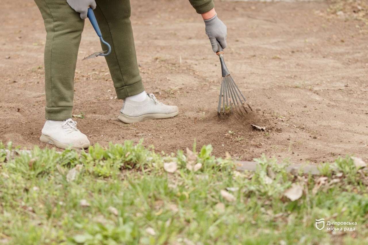 Весняне прибирання: лівий берег міста об'єднався заради чистоти та затишку