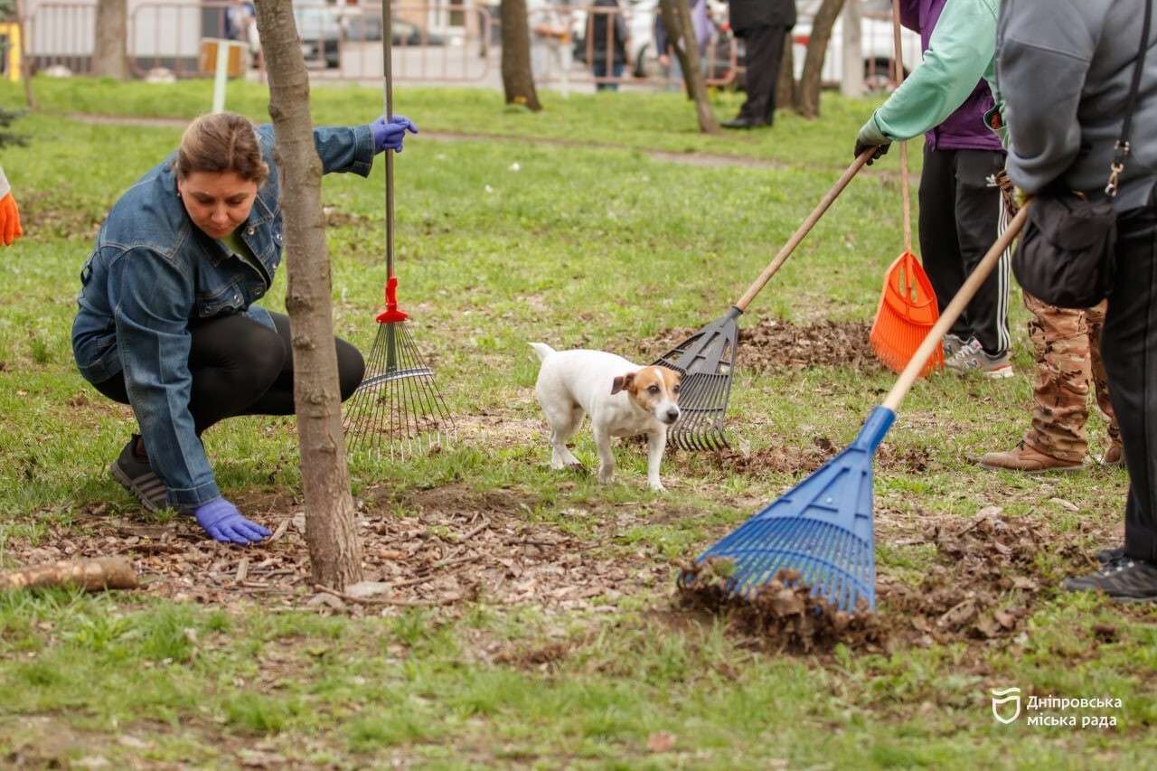 Весенняя уборка: левый берег города объединился ради чистоты и уюта