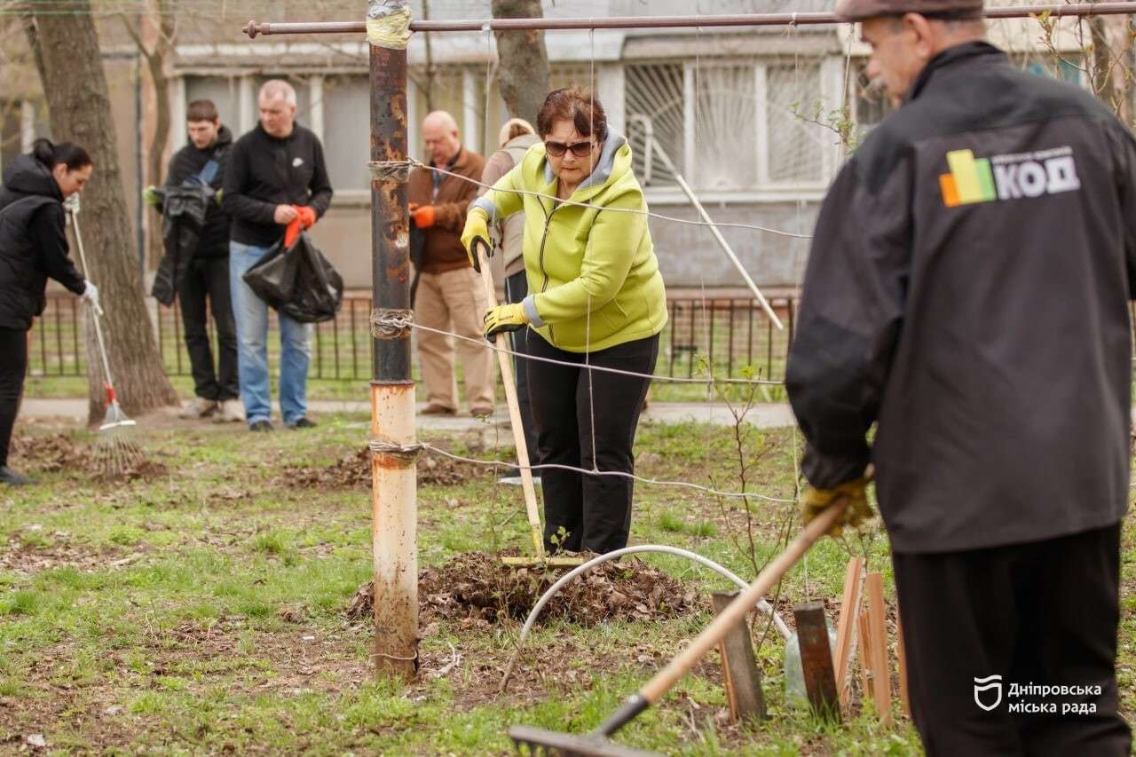Весенняя уборка: левый берег города объединился ради чистоты и уюта