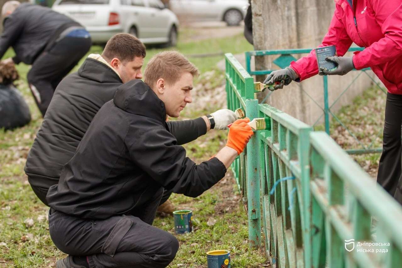 Весенняя уборка: левый берег города объединился ради чистоты и уюта