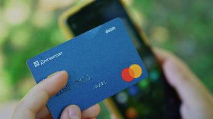 Знімали гроші з кредитки померлого батька у ПриватБанку: що вирішив суд