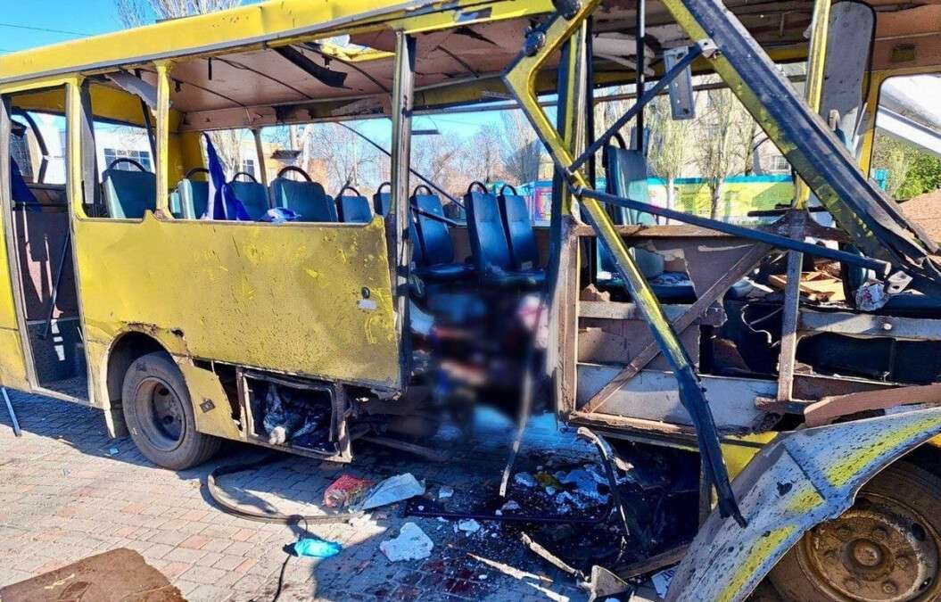 FPV-дрон влучив у автобус в Нікополі: є жертви