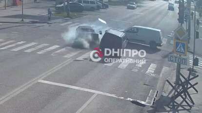 ДТП на Калиновій 09.04: Mitsubishi зіткнувся з BMW, є постраждалий - подробиці