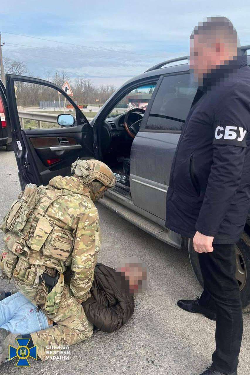 У Дніпрі викрили схему втечі ухилянтів, якою керував ув&rsquo;язнений із-за ґрат