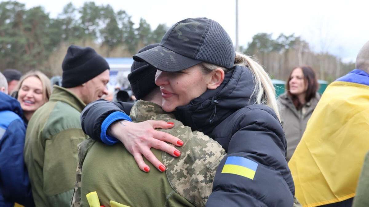 Перед Пасхой вернулись домой: из российского плена освободили 182 украинца