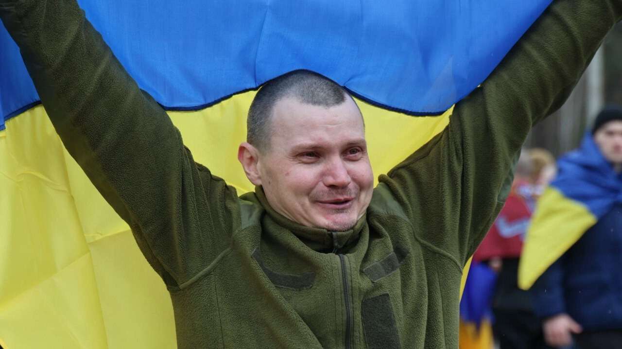 Перед Пасхой вернулись домой: из российского плена освободили 182 украинца