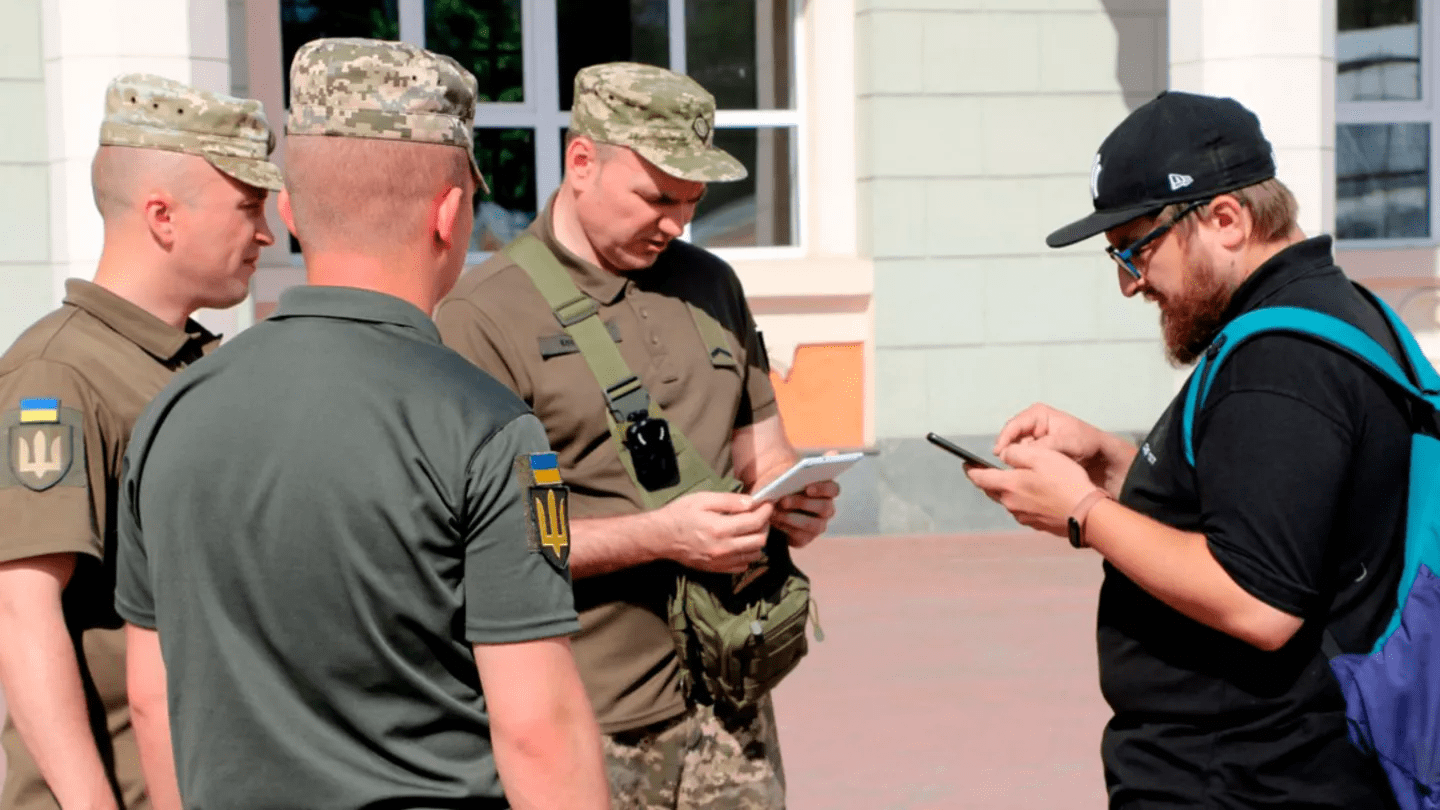 Для працівників ТЦК хочуть ввести обов’язкові жетони: що відомо про нові вимоги
У Верховній Раді пропонують змінити правила роботи військовослужбовців територіальних центрів комплектування та соціальної підтримки (ТЦК та СП), щоб зробити їхню…