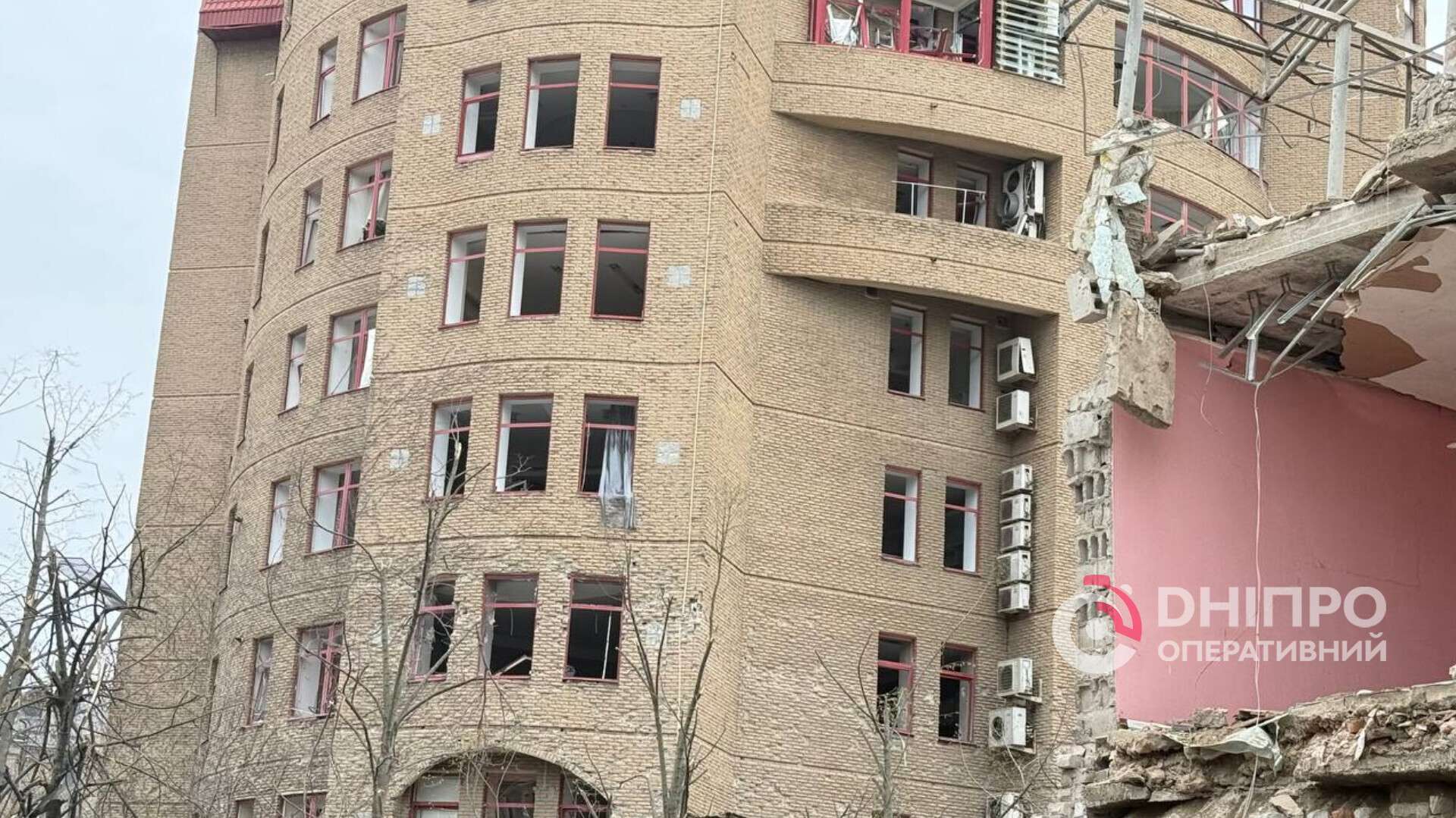 У Дніпрі зросла кількість загиблих внаслідок атаки рф 16 квітня
З'явилася оновлена інформація стосовно загиблих та постраждалих внаслідок нічного російського удару на Дніпро. Про це повідомляє "Дніпро Оперативний", посилаючись на…