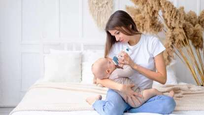 Як уникнути помилок за штучного вигодовування: на що дивитися у складі суміші, віці та потребах дитини