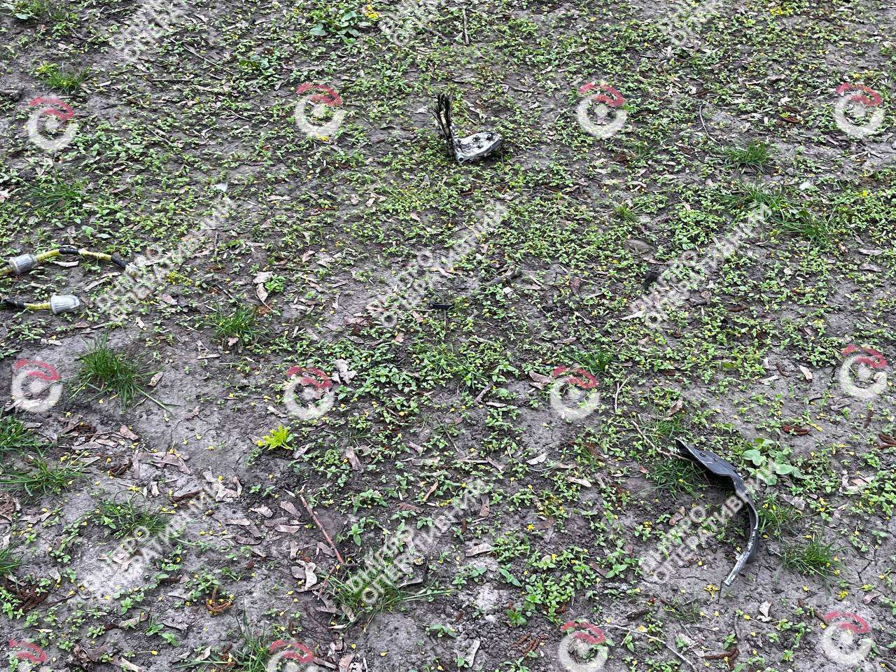 Обломок БПЛА упал посреди парка во время атаки 17 апреля 2026