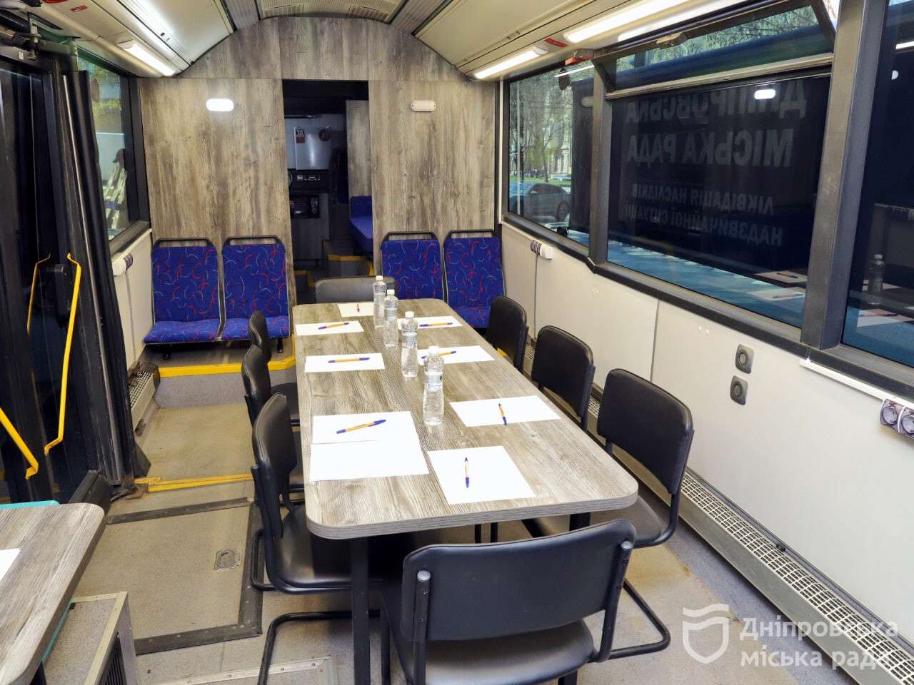 Мэр Борис Филатов рассказал о ликвидации последствий и показал городской автобус-штаб