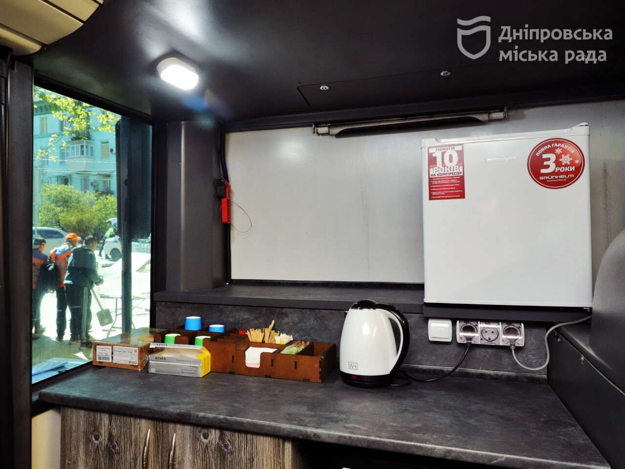 Мэр Борис Филатов рассказал о ликвидации последствий и показал городской автобус-штаб