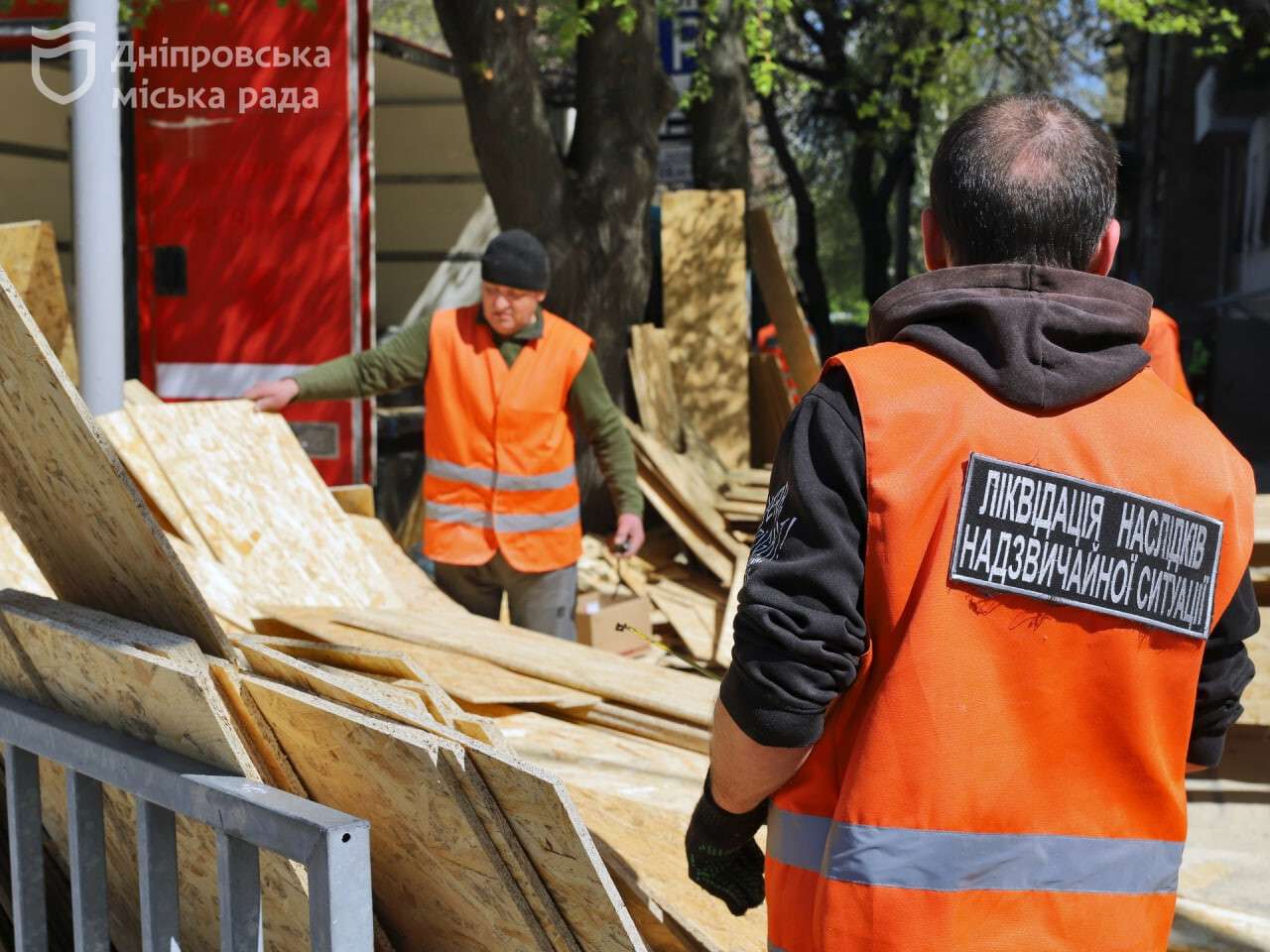 Мэр Борис Филатов рассказал о ликвидации последствий и показал городской автобус-штаб