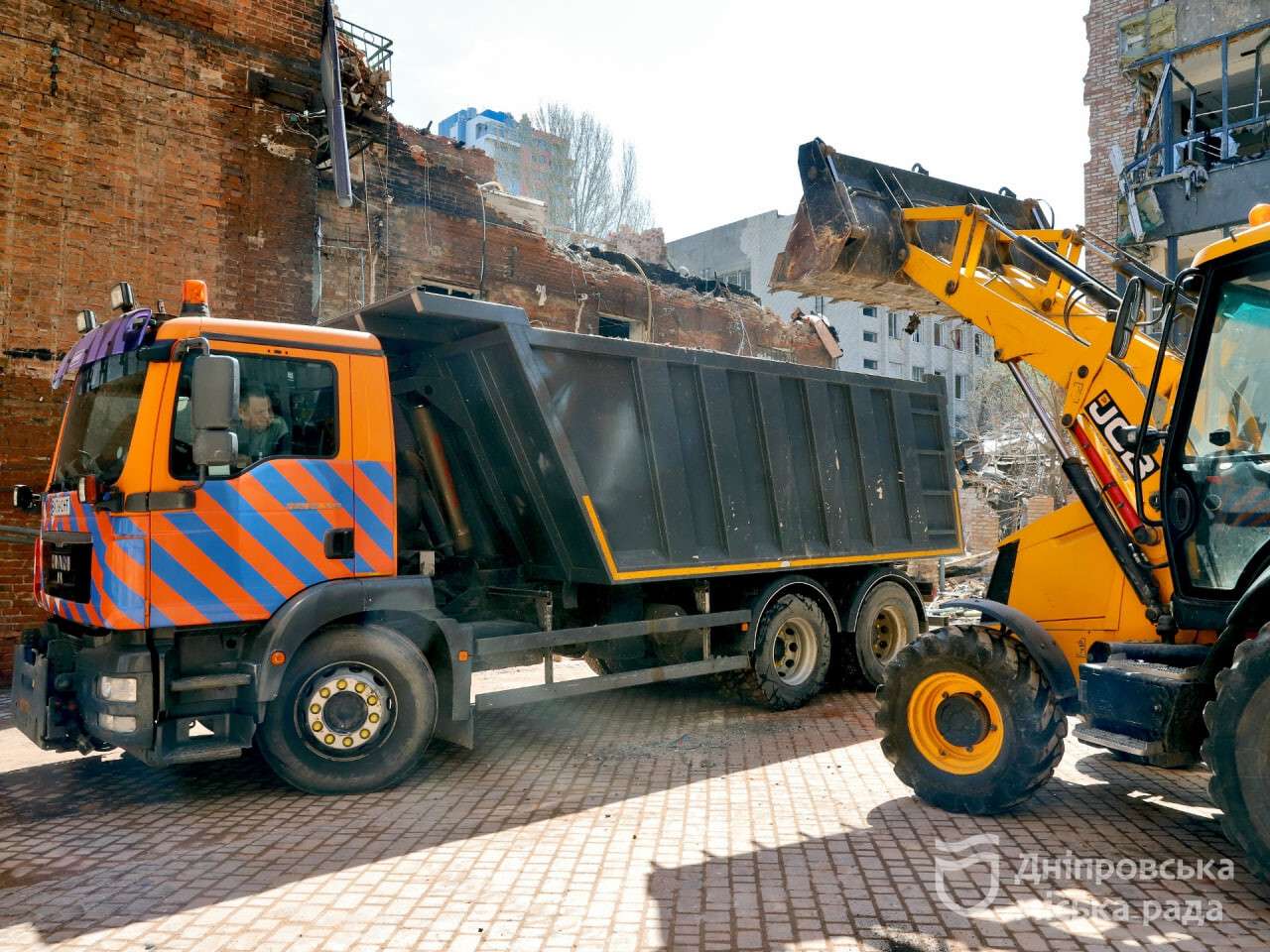 Мэр Борис Филатов рассказал о ликвидации последствий и показал городской автобус-штаб