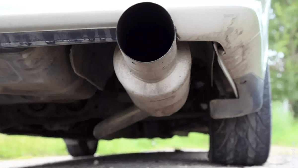 Штраф за "шумний" вихлоп: санкції для власників спорткарів та мотоциклів