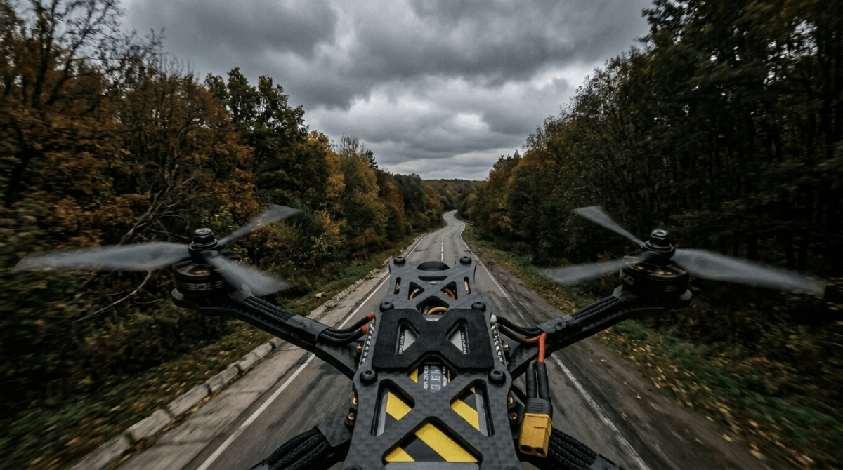 Ворог полює на цивільні автівки та автобуси: мешканців Нікопольщини попереджають про смертельну небезпеку
