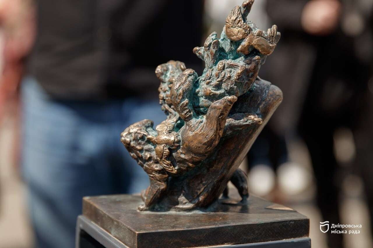 Дніпровський 