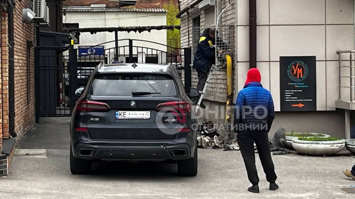 BMW въехал в газовую трубу на Троицкой 22.04: подробности и фото